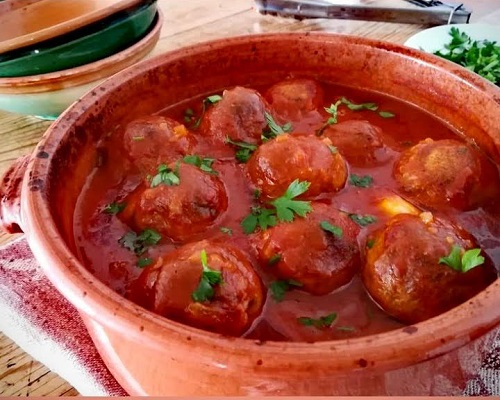 Ρεβιθοκεφτέδες με σάλτσα ντομάτας