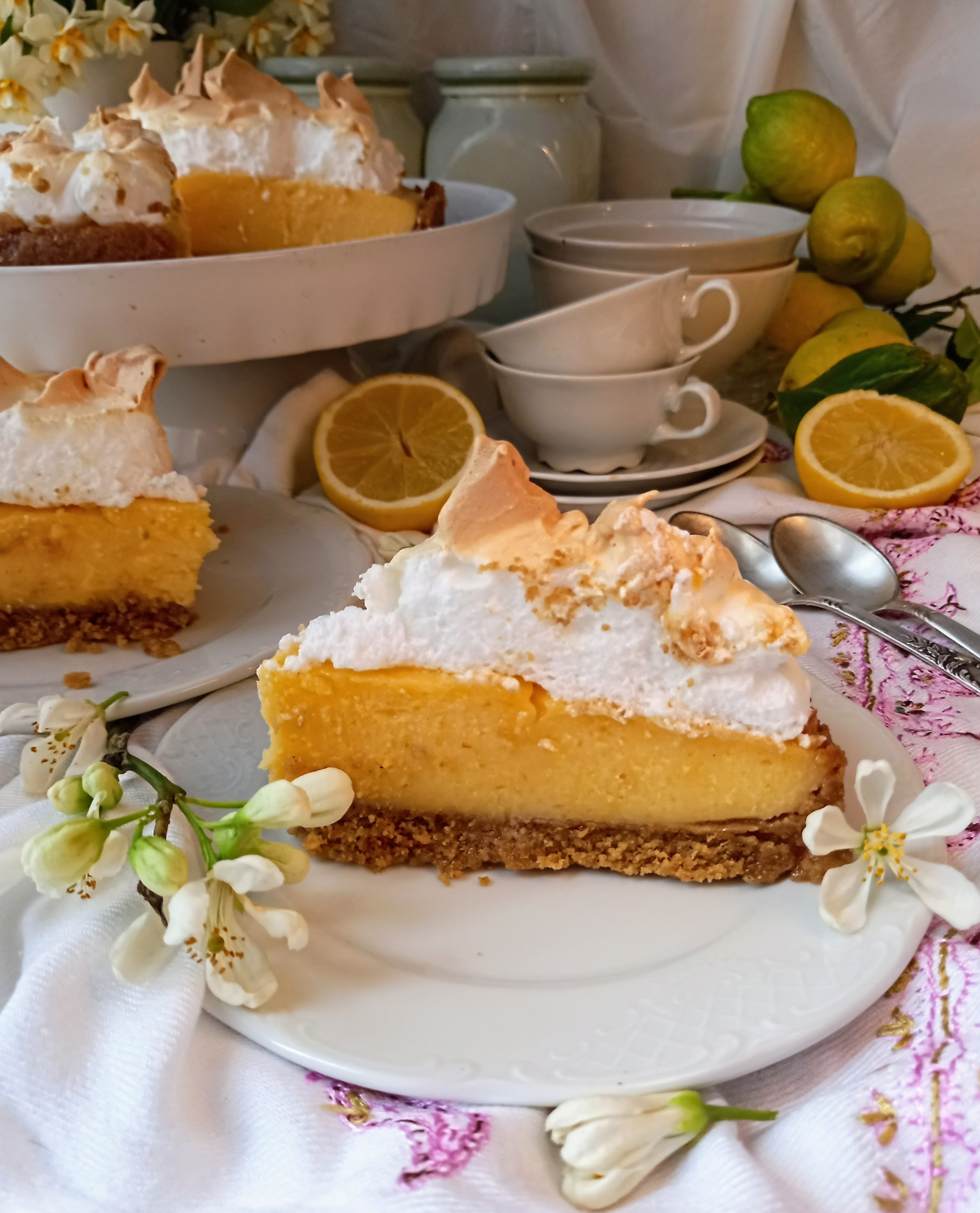 Lemon pie με μαρέγκα και βάση από μπισκότα